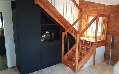 Meuble en MDF noir « Valchromat»