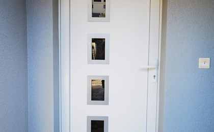 Porte d'entrée en PVC